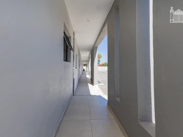 2 Bedroom Flat & Apartment