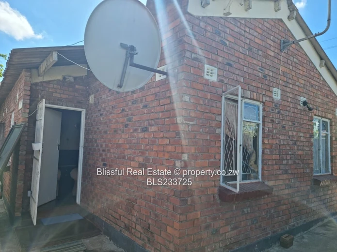 mufakose garden flat for sale