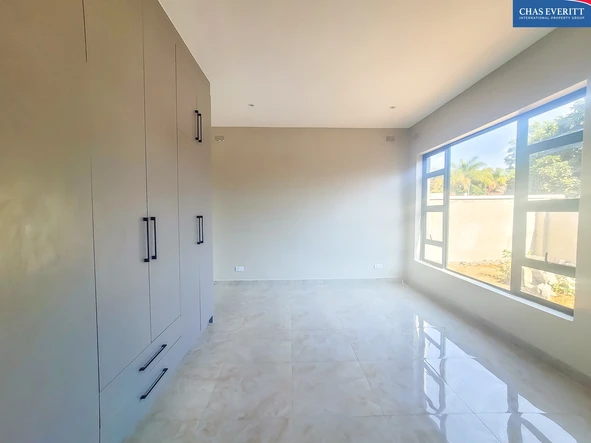 4 Bedroom Flat & Apartment