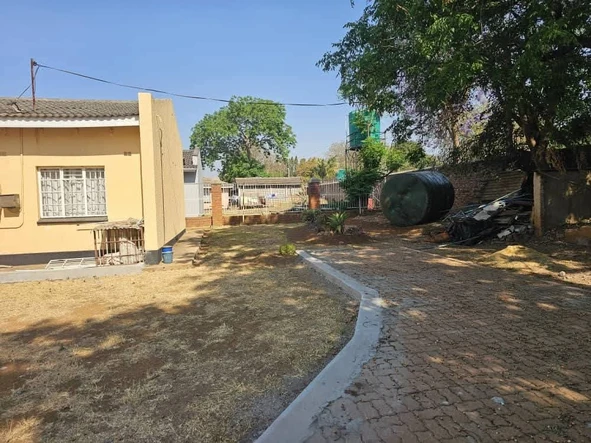 4 Bedroom Flat & Apartment