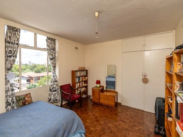 3 Bedroom Flat & Apartment