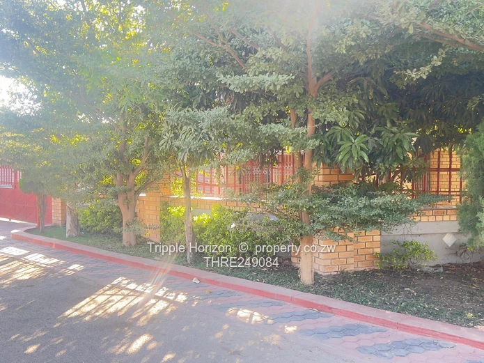 Mainway Meadows: 4-Bed spacious house for sale 