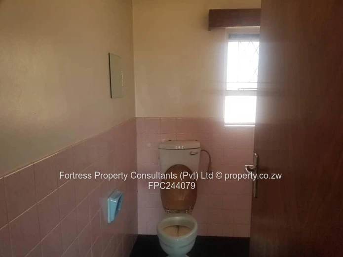 Matsheumhlope 3-Bed Home with Garden & Staff Quarters