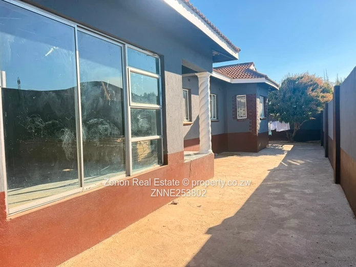 Ruwa Chipukutu Park. 5 Bedroomed House. $140K , 806sqm.deeds