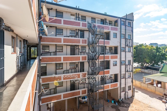 Avenues 1 bed flat for Sale (Sole Mandate)