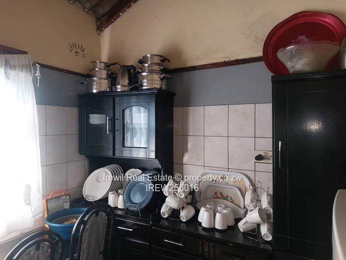 Chitungwiza Unit A Extention 5 Bed on Sale