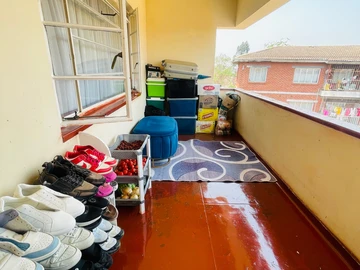 2 Bedroom Flat & Apartment