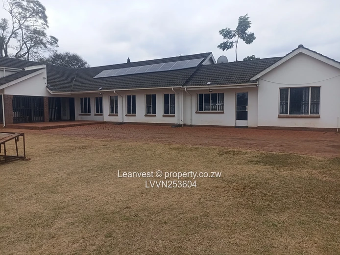Vainona: 3-Bed Home on 4000m² with Pool & Borehole