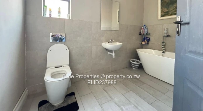 Stunning 3-Bedroom Home For Sale – Peakwood Village, Greendale