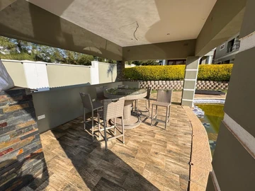 8 Bedroom House