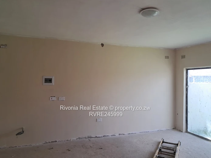 New 2-Bed Garden Flat in Ashdown Park – Borehole