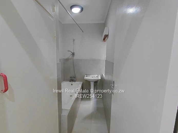 Greystone Park 2 Bed Garden Flat to Let (Sole Mandate)