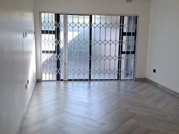 4 Bedroom Flat & Apartment