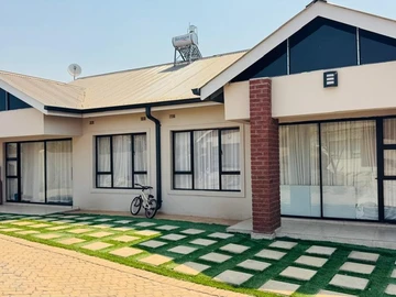 4 Bedroom Flat & Apartment