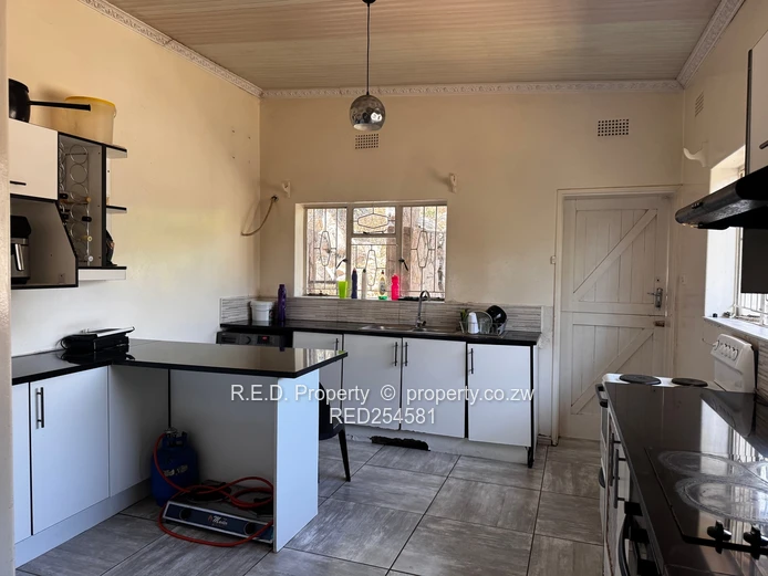 A Home Tucked Away in Burnside!
