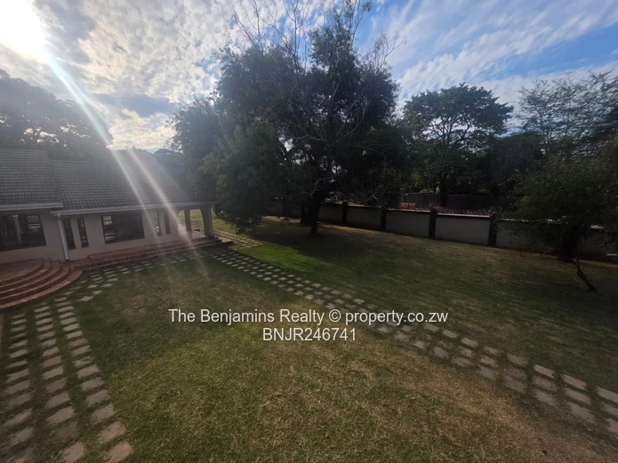 Ambassadorial Home In Colne Valley