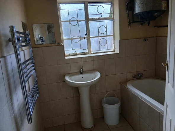 2 Bedroom Flat & Apartment