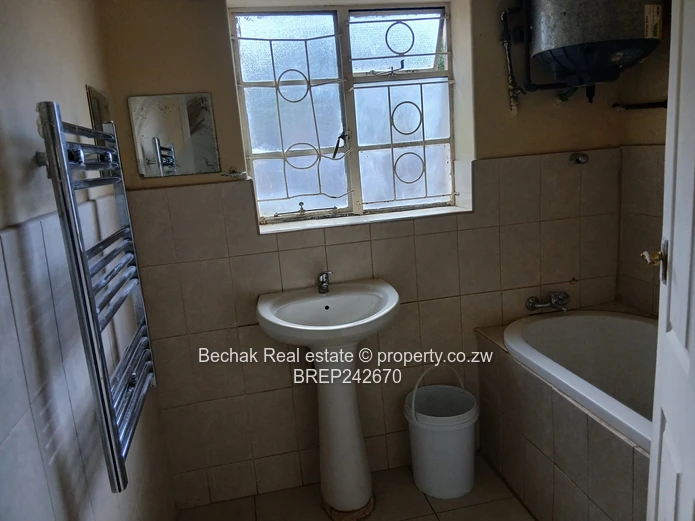 Bulawayo CBD 2-Bed Flat with Verandah & Garden