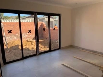 4 Bedroom Flat & Apartment