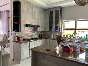 3 Bedroom Flat & Apartment