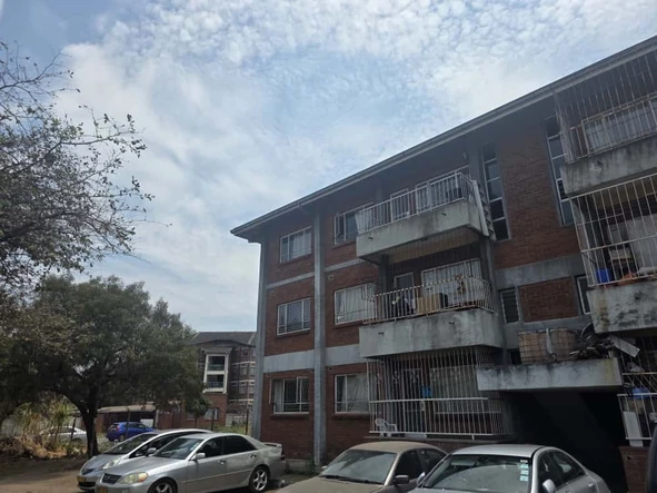 2 Bedroom Flat & Apartment