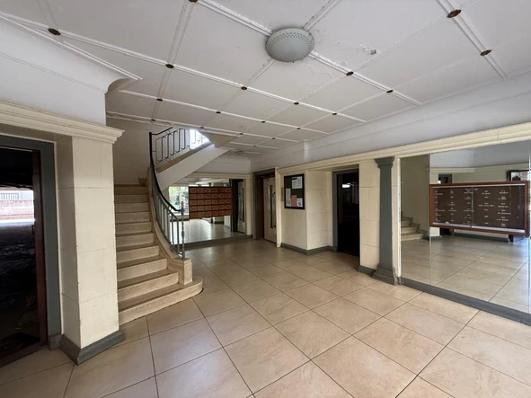 2 Bedroom Flat & Apartment