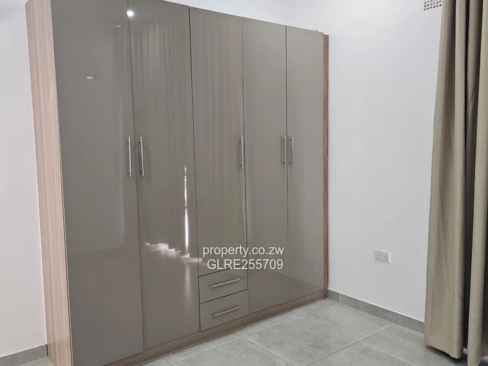 Bright Open-Plan 3-Bed Home with Borehole, Borrowdale