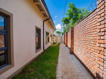 3 Bedroom Flat & Apartment