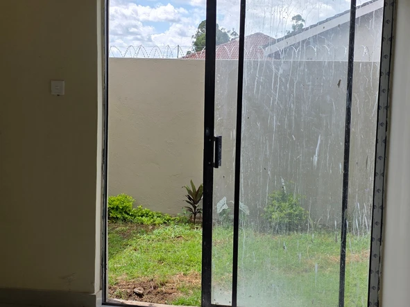 2 Bedroom Flat & Apartment