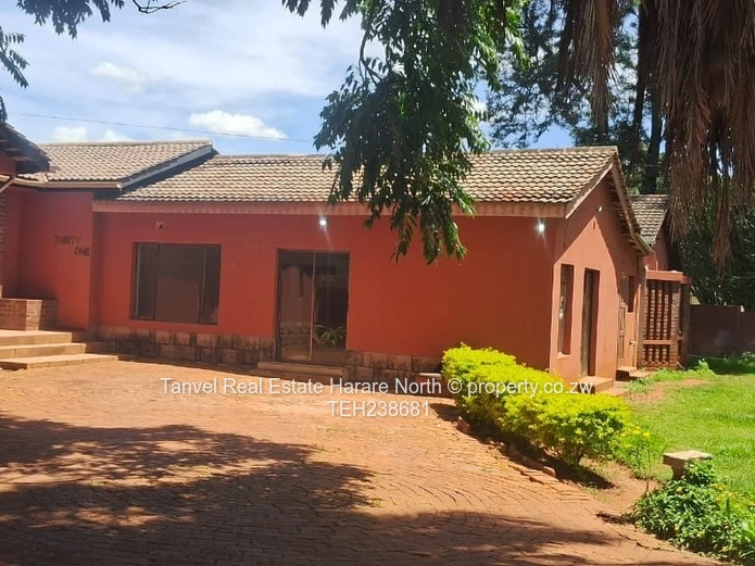 On offer for immediate occupation is this 2 bedrooms Apartment with own entrance and private space i