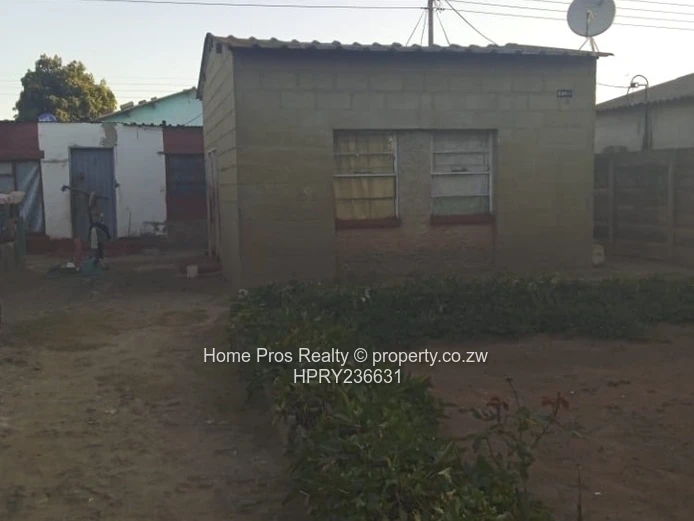 Zengeza 1-Bed Core House - Garden, Fenced Yard, Municipal Water (Sole Mandate)