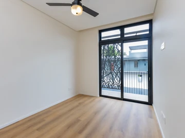 2 Bedroom Flat & Apartment