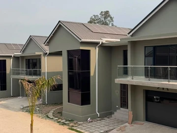 4 Bedroom Flat & Apartment