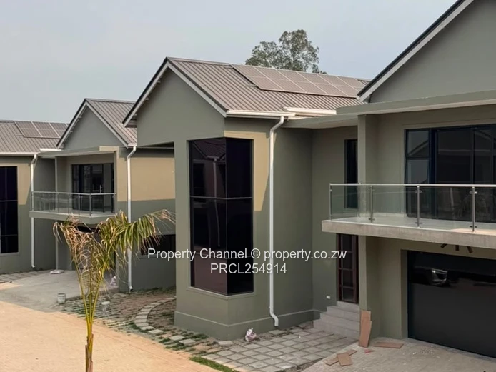 Modern 4-Bed Apartment in Marlborough