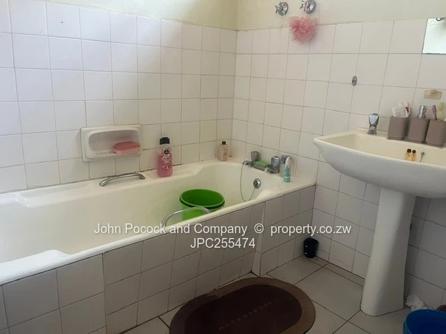 Suburbs prime area NEW Listing (Sole Mandate)