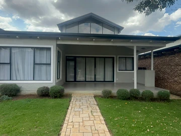 3 Bedroom Flat & Apartment