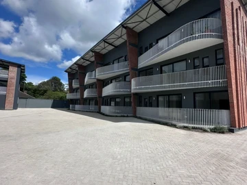 2 Bedroom Flat & Apartment