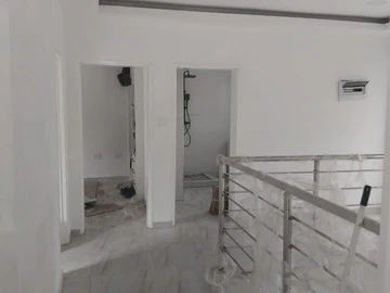 4 Bedroom Flat & Apartment