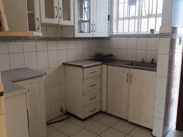 2 Bedroom Flat & Apartment