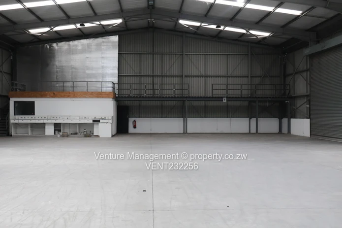 Warehouse To Rent In Pomona , Available December