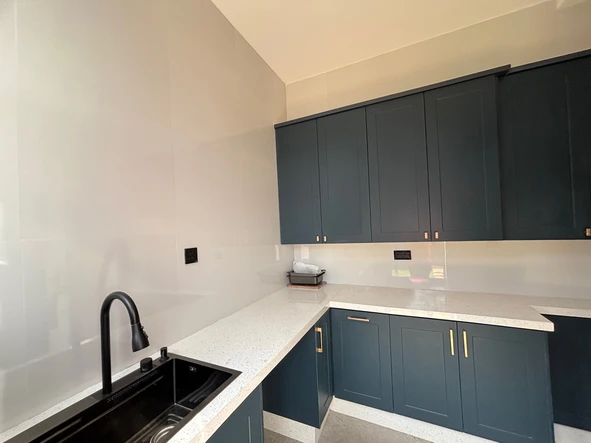 4 Bedroom Flat & Apartment