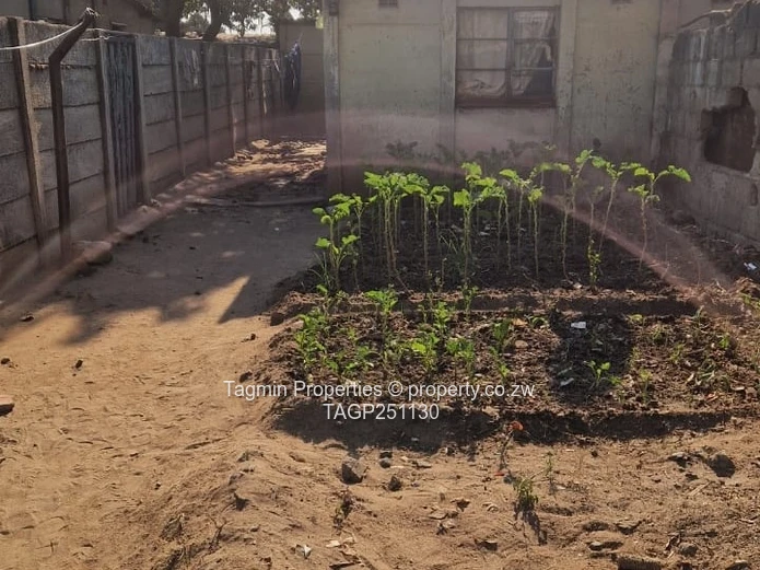 *RESIDENTIAL HOUSE FOR SALE - HIGHFIELD WESTERN TRIANGLE, HARARE*  *Property Details:* - *Stand Size