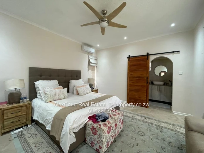 Beautifully Built House In Avondale West