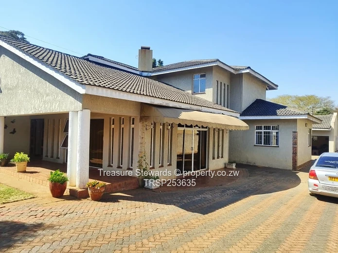 Elegant 4-Bed, 4-Bath Home in Westgate on 2000 m²