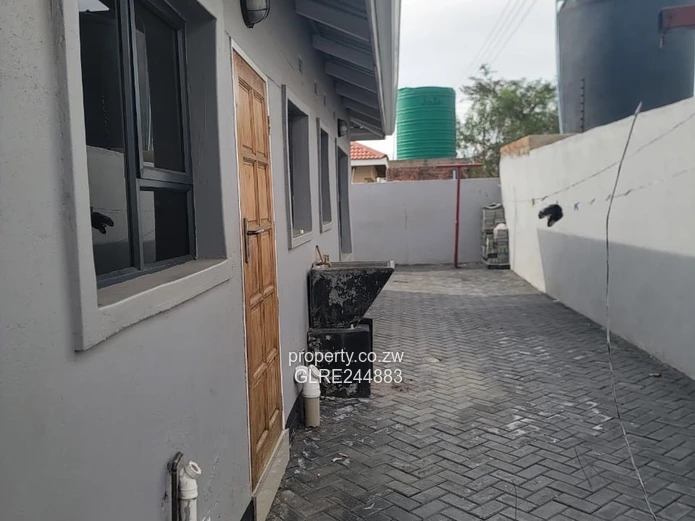 Freshly Renovated 3-Bed with Borehole in Madokero