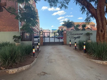 2 Bedroom Flat & Apartment