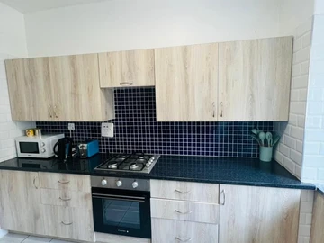 2 bed flat in Upper Avenues