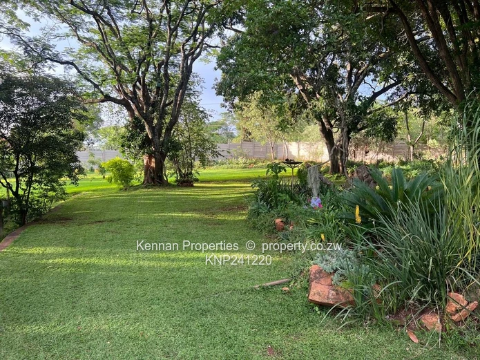Spacious property on 7,5acres of land with beautiful msasa trees