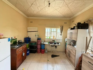 2 Bedroom Flat & Apartment