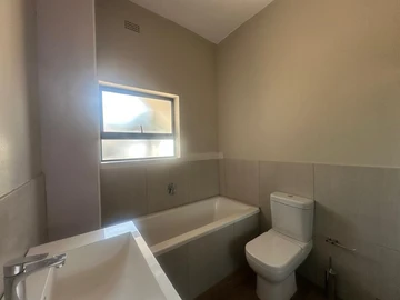 3 Bedroom Flat & Apartment